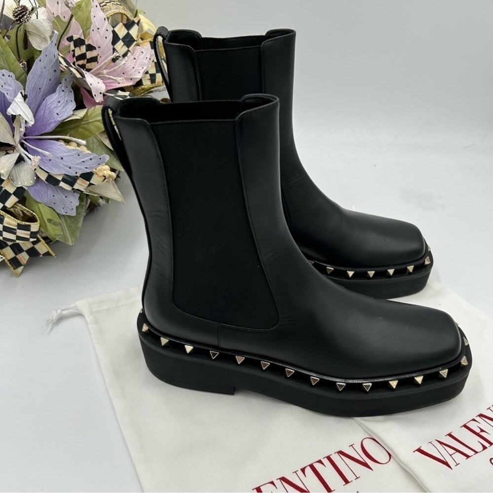 Women’s Valentino Garavani rock, stud, leather Chelsea boots size 40